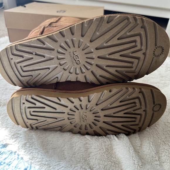 UGG Australia Classic short boots Size 8 - Picture 5 of 6